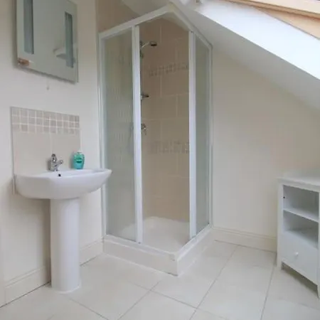 Modern 5 Bedroom House In Clare 度假居 *