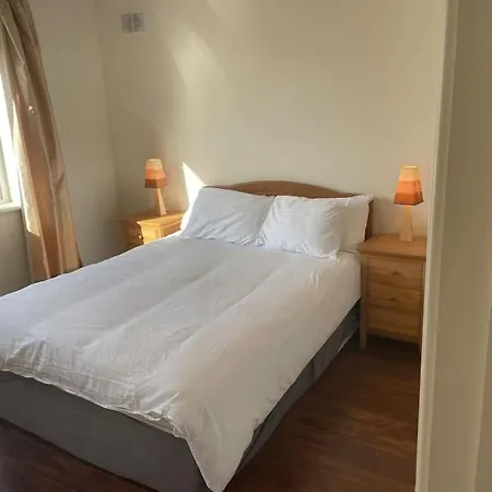 Modern 5 Bedroom House In Clare Tatil Evi *