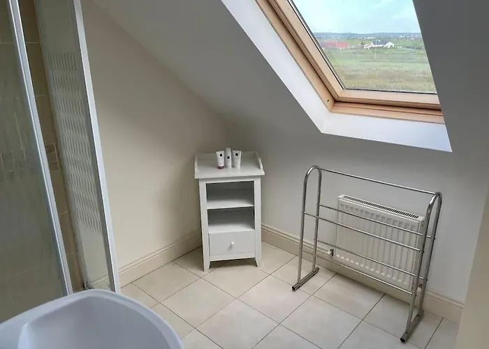 Modern 5 Bedroom House In Clare 西班牙角