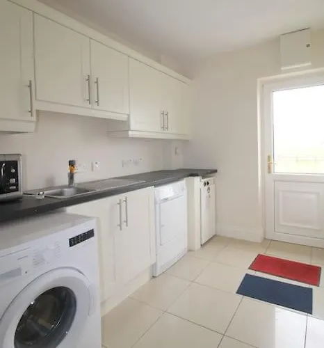 Modern 5 Bedroom House In Clare 西班牙角