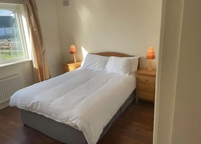Modern 5 Bedroom House In Clare 度假居 *